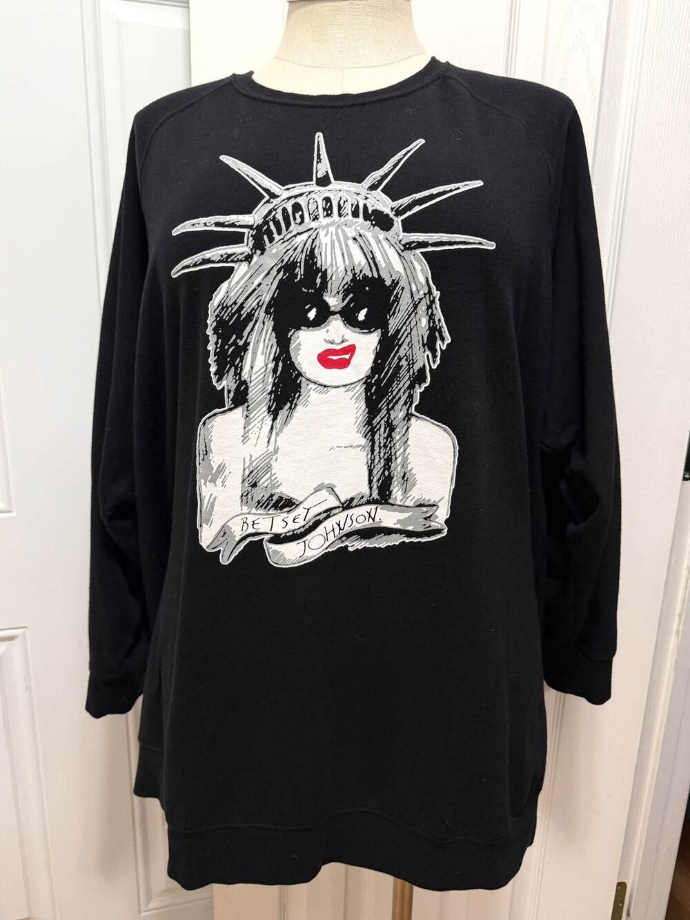 Size Estimated Torrid 5 (5X) Betsey Johnson Lady Liberty Punk Rock Sweatshirt